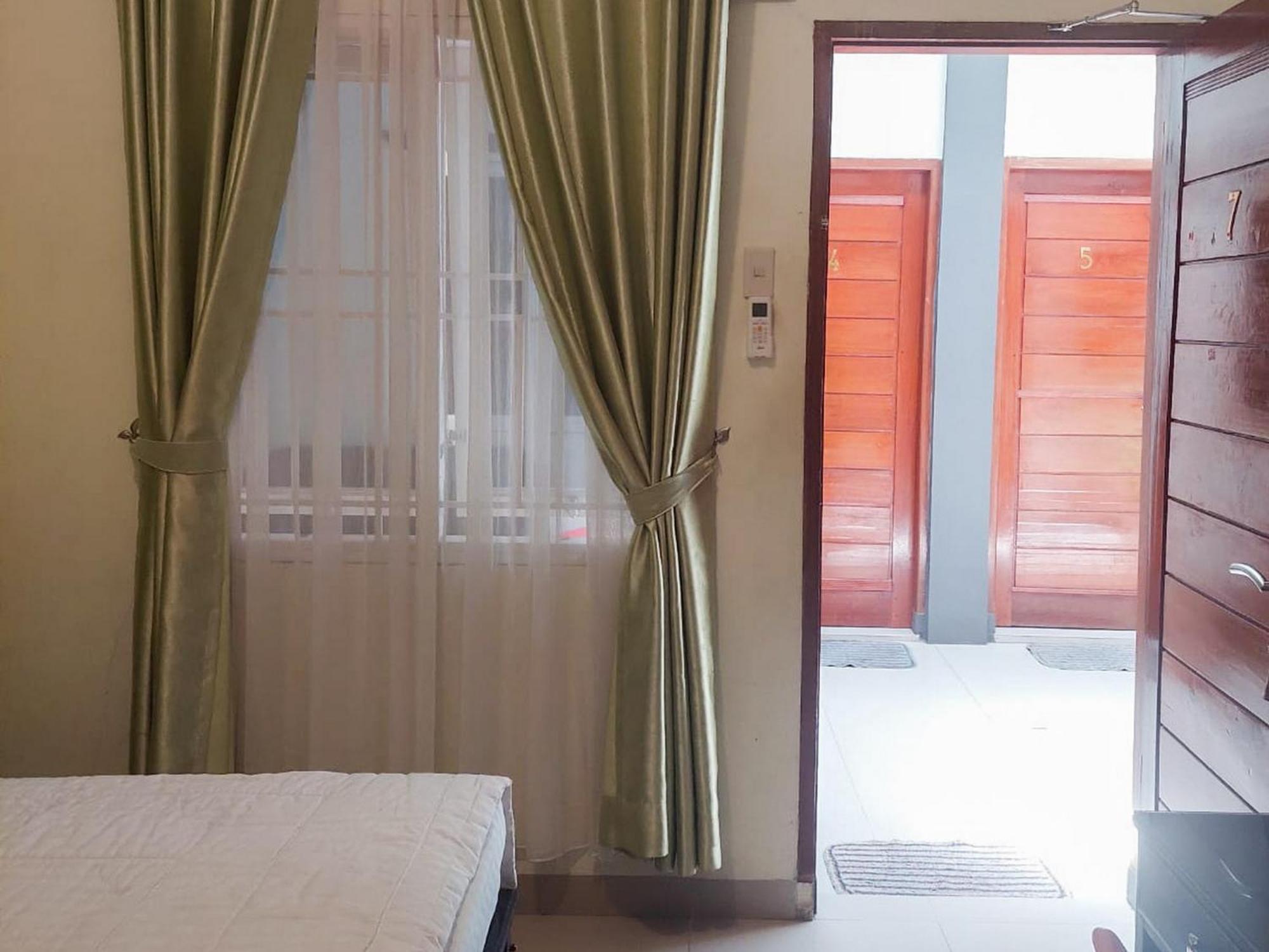 Отель Reddoorz Near Pantai Pandan Sibolga 2 Halangan Экстерьер фото