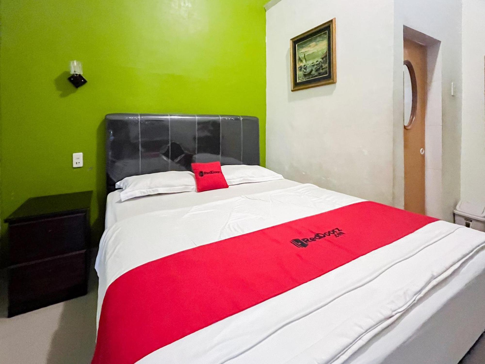 Отель Reddoorz Near Pantai Pandan Sibolga 2 Halangan Экстерьер фото